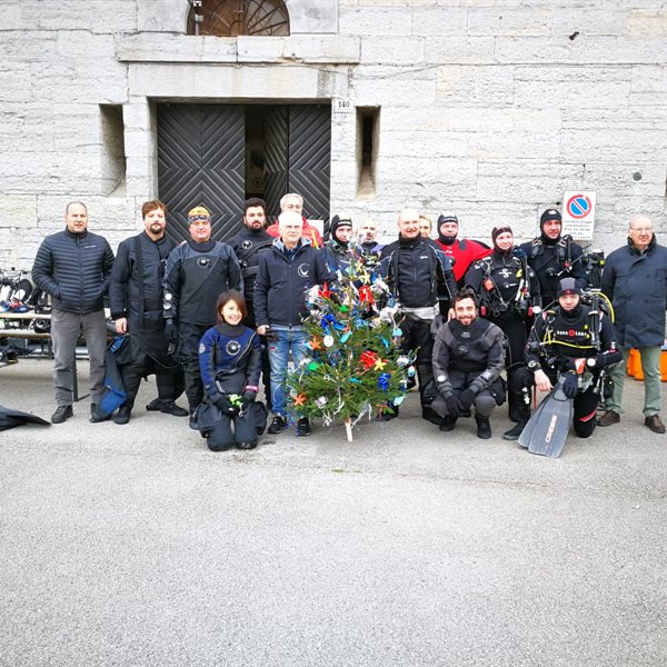 Gruppo Sommozzatori Riva - Posa Albero di Natale 2018 -